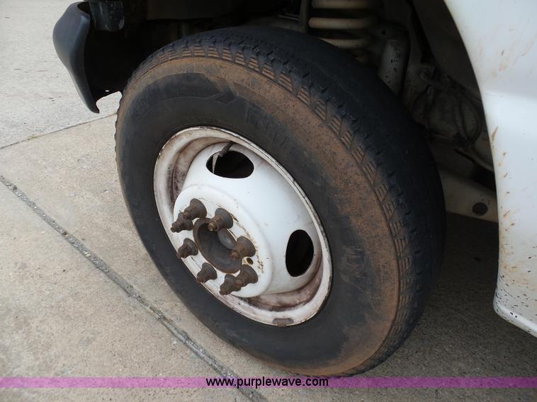 image for item DB4514 2006 Ford E450 Super Duty Girardin shuttle bus