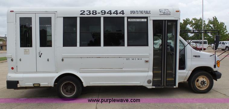 image for item DB4515 2005 Ford E450 Super Duty shuttle bus