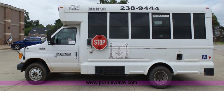 image for item DB4515 2005 Ford E450 Super Duty shuttle bus