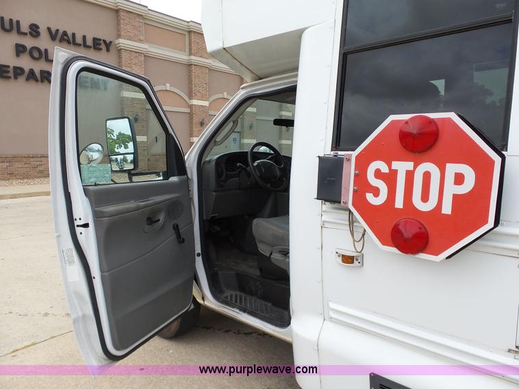 image for item DB4515 2005 Ford E450 Super Duty shuttle bus