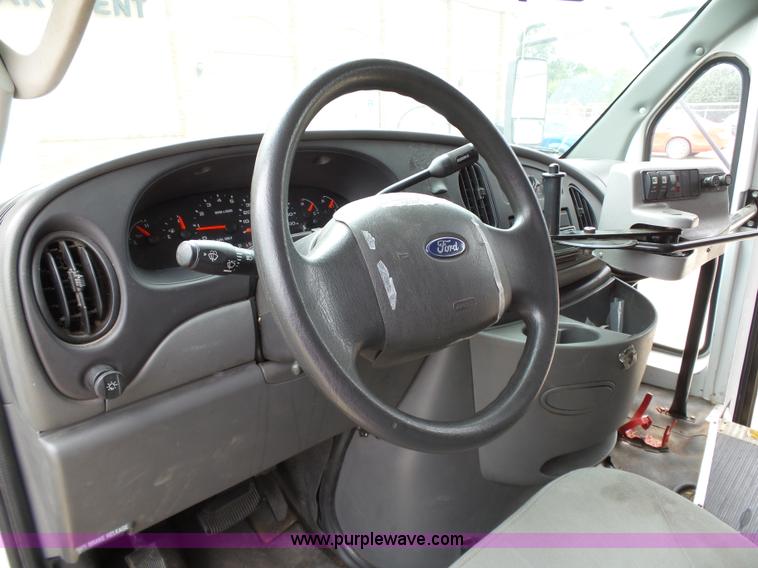 image for item DB4515 2005 Ford E450 Super Duty shuttle bus
