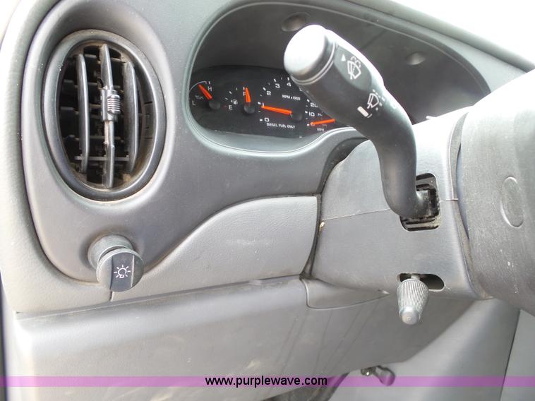 image for item DB4515 2005 Ford E450 Super Duty shuttle bus