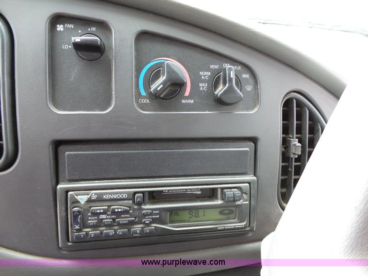 image for item DB4515 2005 Ford E450 Super Duty shuttle bus