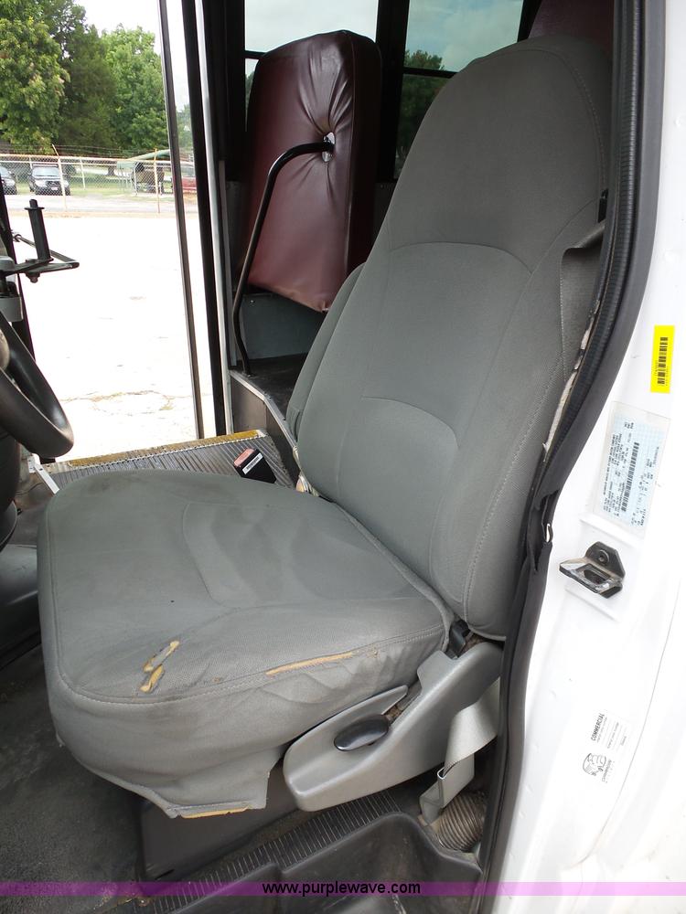 image for item DB4515 2005 Ford E450 Super Duty shuttle bus