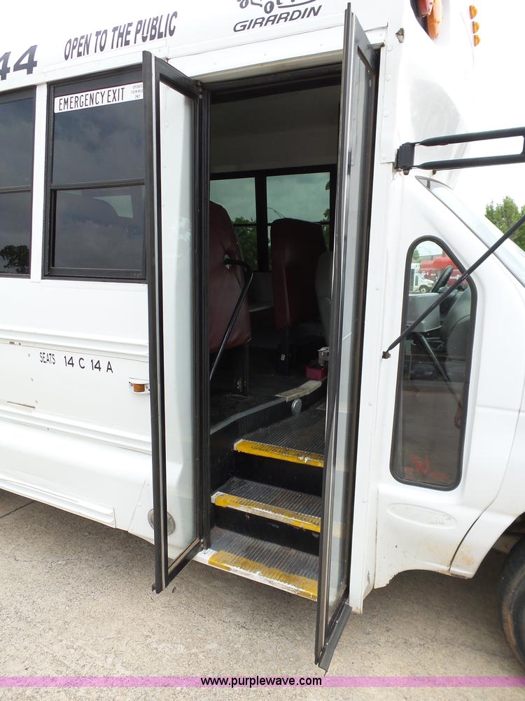 image for item DB4515 2005 Ford E450 Super Duty shuttle bus