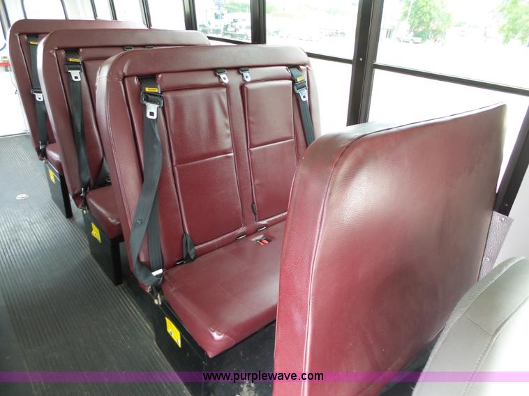 image for item DB4515 2005 Ford E450 Super Duty shuttle bus