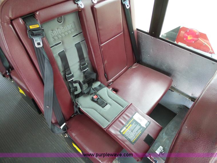 image for item DB4515 2005 Ford E450 Super Duty shuttle bus