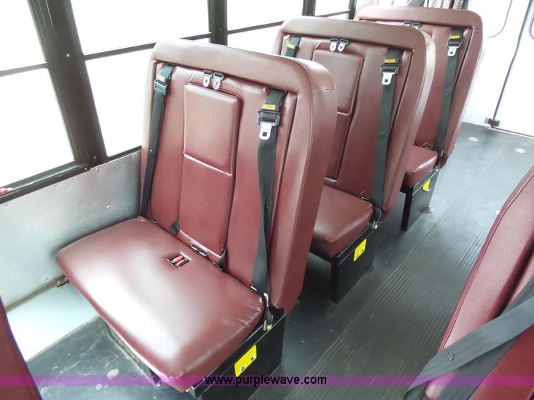 image for item DB4515 2005 Ford E450 Super Duty shuttle bus