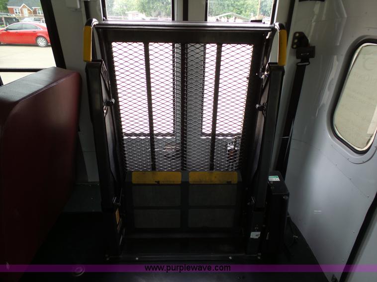 image for item DB4515 2005 Ford E450 Super Duty shuttle bus