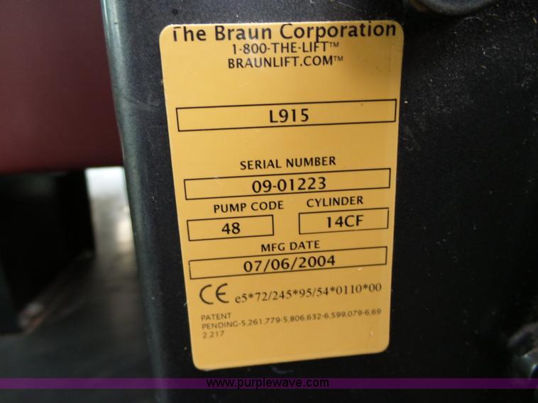 image for item DB4515 2005 Ford E450 Super Duty shuttle bus