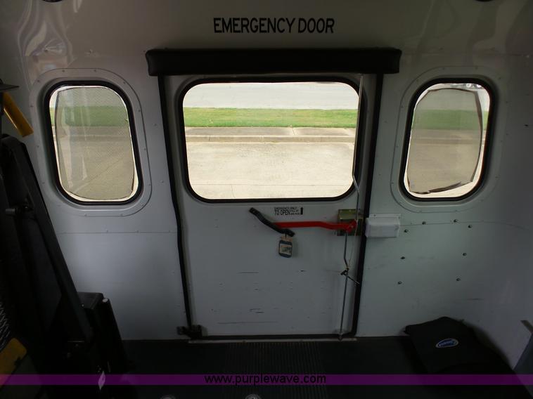 image for item DB4515 2005 Ford E450 Super Duty shuttle bus