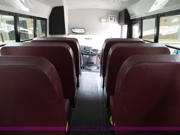 image for item DB4515 2005 Ford E450 Super Duty shuttle bus