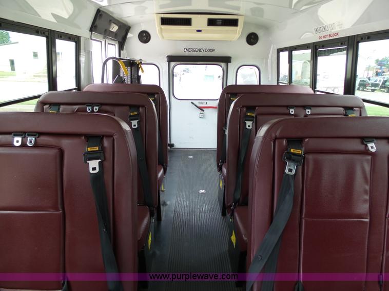 image for item DB4515 2005 Ford E450 Super Duty shuttle bus