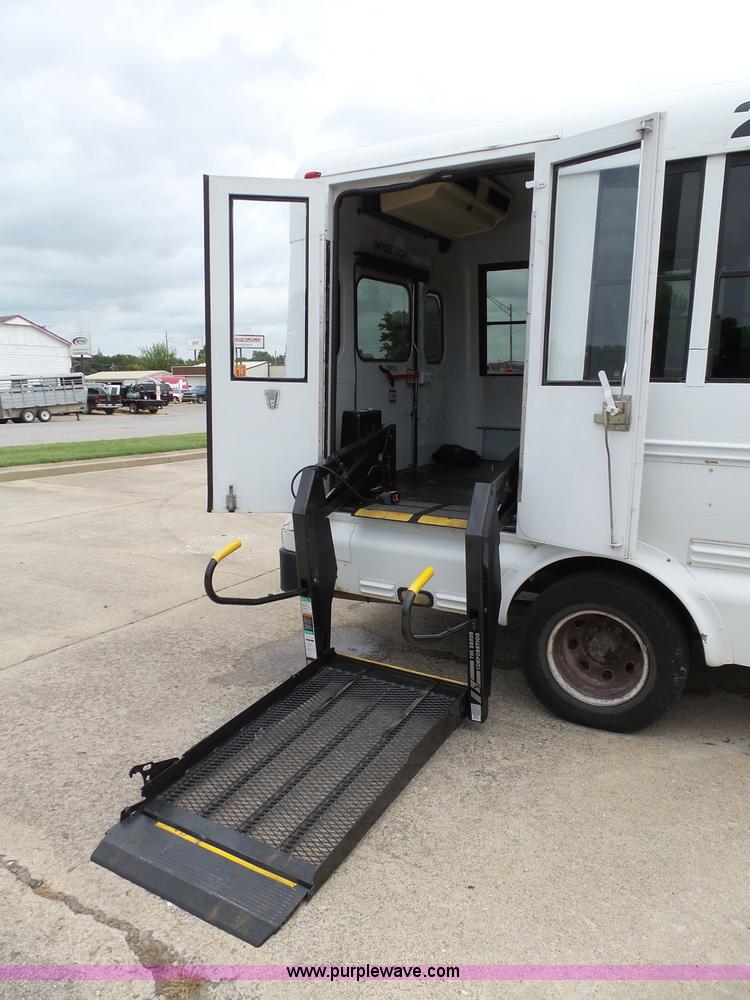 image for item DB4515 2005 Ford E450 Super Duty shuttle bus