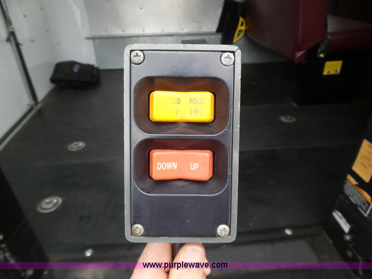 image for item DB4515 2005 Ford E450 Super Duty shuttle bus