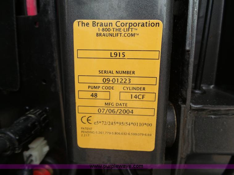 image for item DB4515 2005 Ford E450 Super Duty shuttle bus