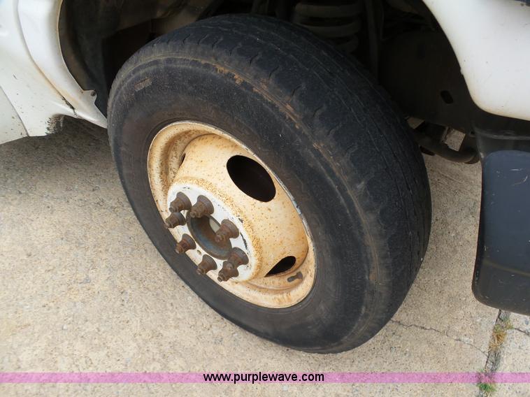 image for item DB4515 2005 Ford E450 Super Duty shuttle bus