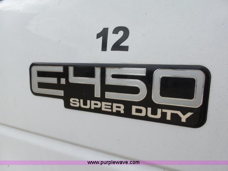 image for item DB4515 2005 Ford E450 Super Duty shuttle bus