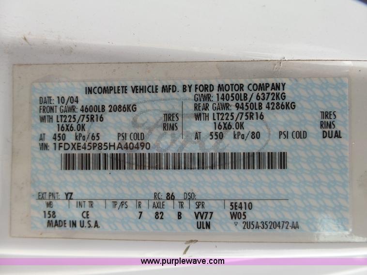 image for item DB4515 2005 Ford E450 Super Duty shuttle bus