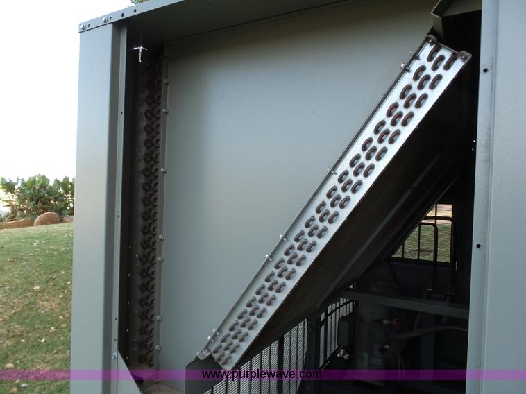 image for item DB4516 2012 Trane U12M33712 air-cooled scroll packaged chiller