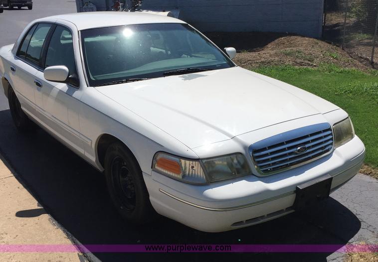 image for item F1805 2000 Ford Crown Victoria