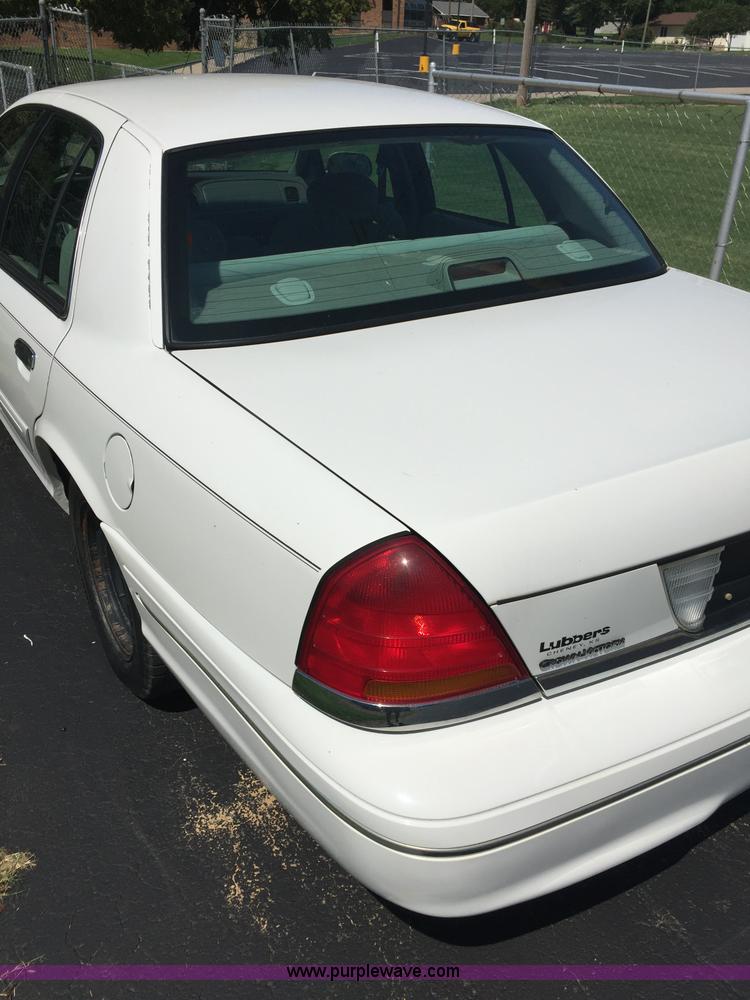 image for item F1805 2000 Ford Crown Victoria