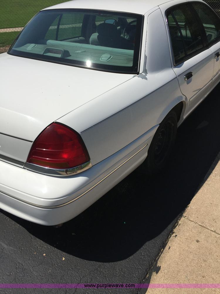 image for item F1805 2000 Ford Crown Victoria