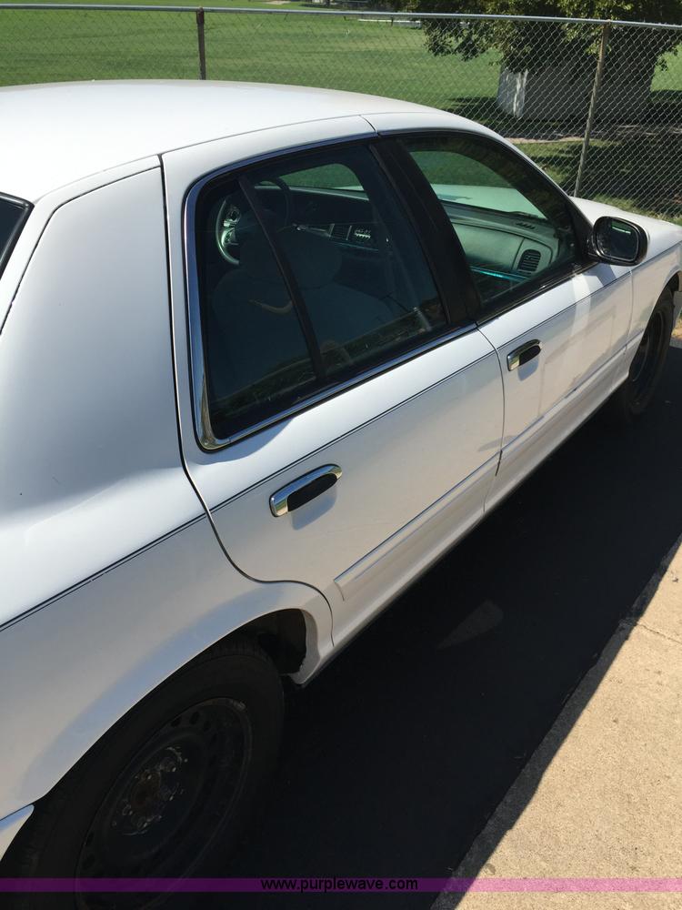 image for item F1805 2000 Ford Crown Victoria