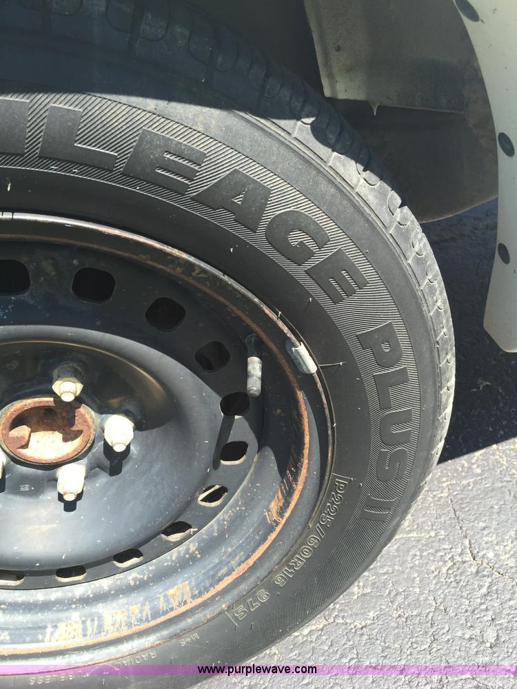 image for item F1805 2000 Ford Crown Victoria