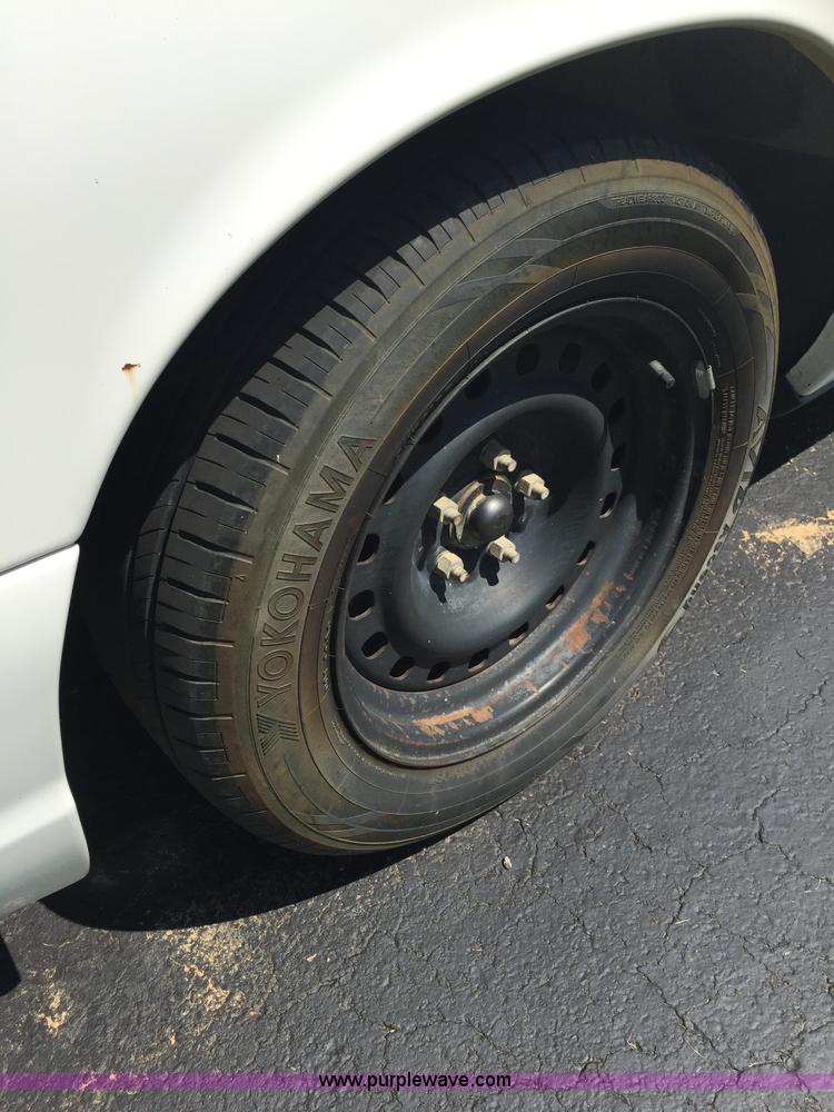 image for item F1805 2000 Ford Crown Victoria