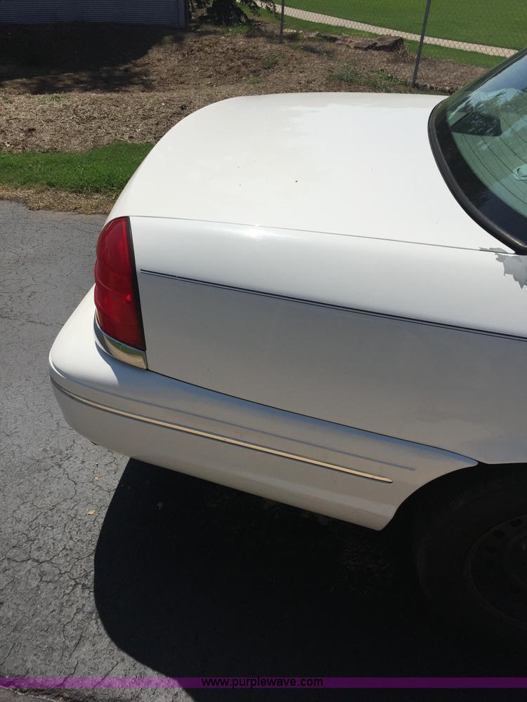 image for item F1805 2000 Ford Crown Victoria