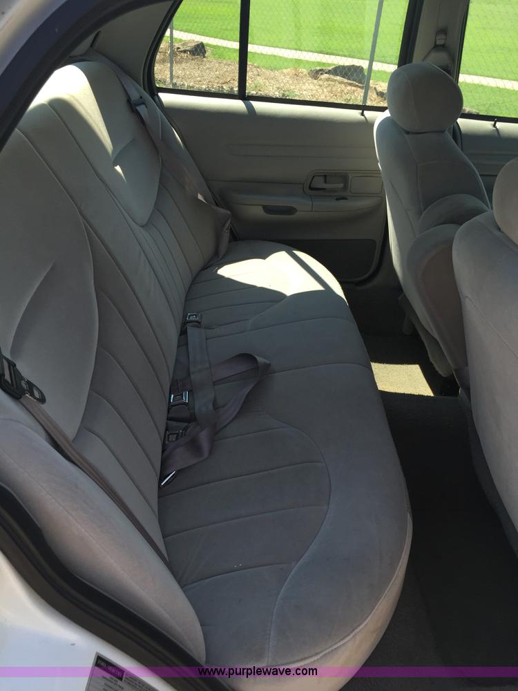 image for item F1805 2000 Ford Crown Victoria