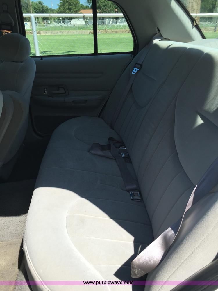 image for item F1805 2000 Ford Crown Victoria