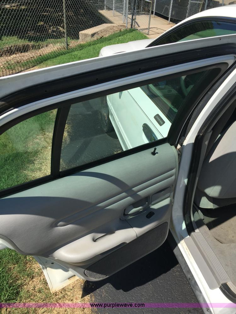 image for item F1805 2000 Ford Crown Victoria