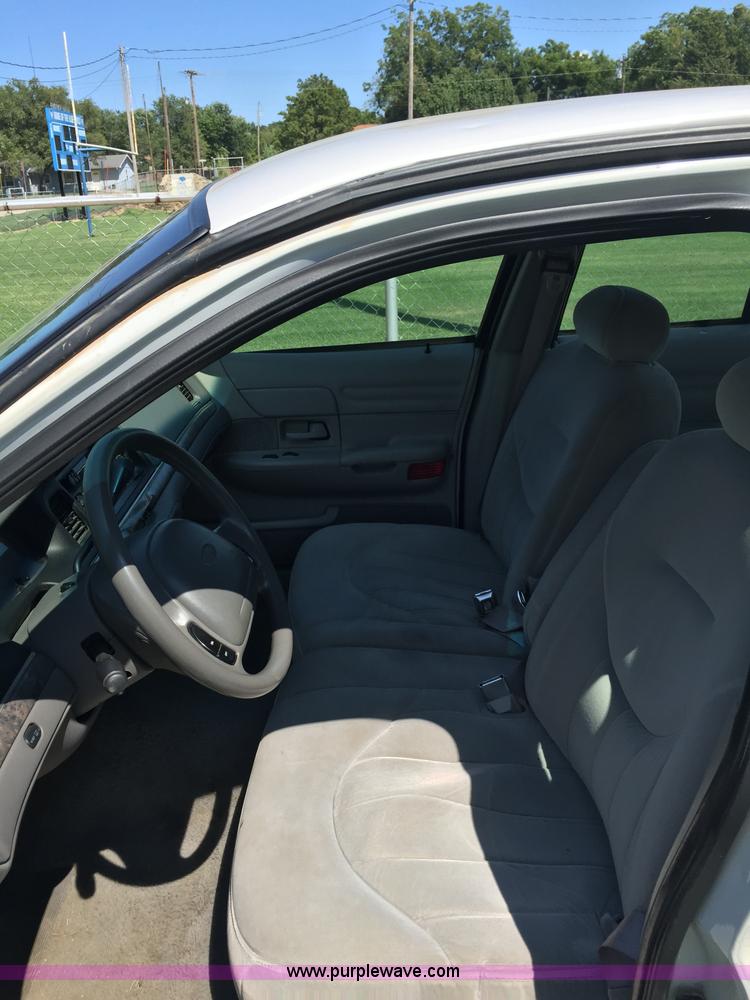 image for item F1805 2000 Ford Crown Victoria