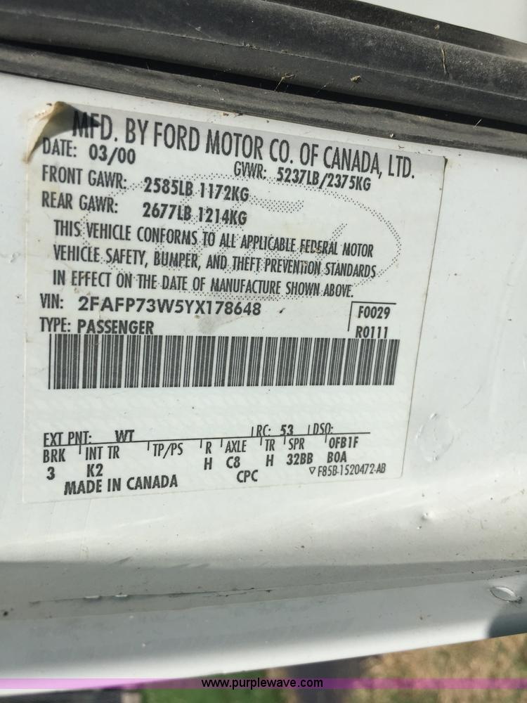 image for item F1805 2000 Ford Crown Victoria