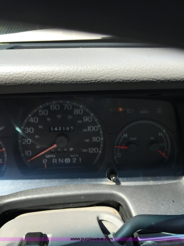 image for item F1805 2000 Ford Crown Victoria