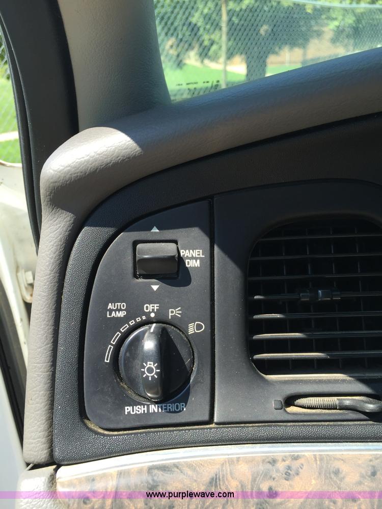 image for item F1805 2000 Ford Crown Victoria