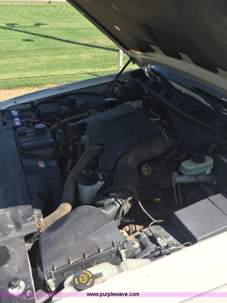 image for item F1805 2000 Ford Crown Victoria