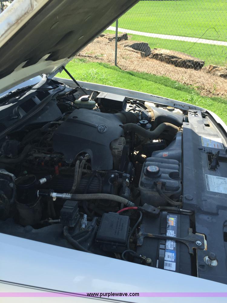 image for item F1805 2000 Ford Crown Victoria