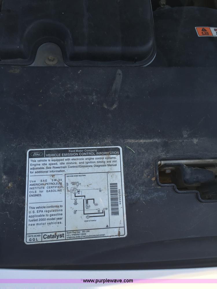 image for item F1805 2000 Ford Crown Victoria