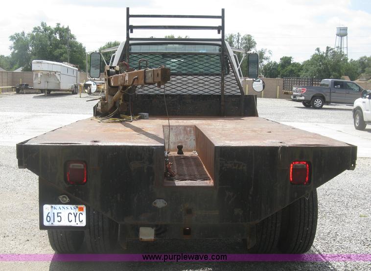 image for item J2755 1989 Ford F700F flatbed truck with crane