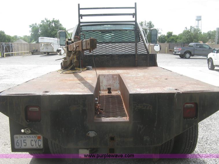 image for item J2755 1989 Ford F700F flatbed truck with crane