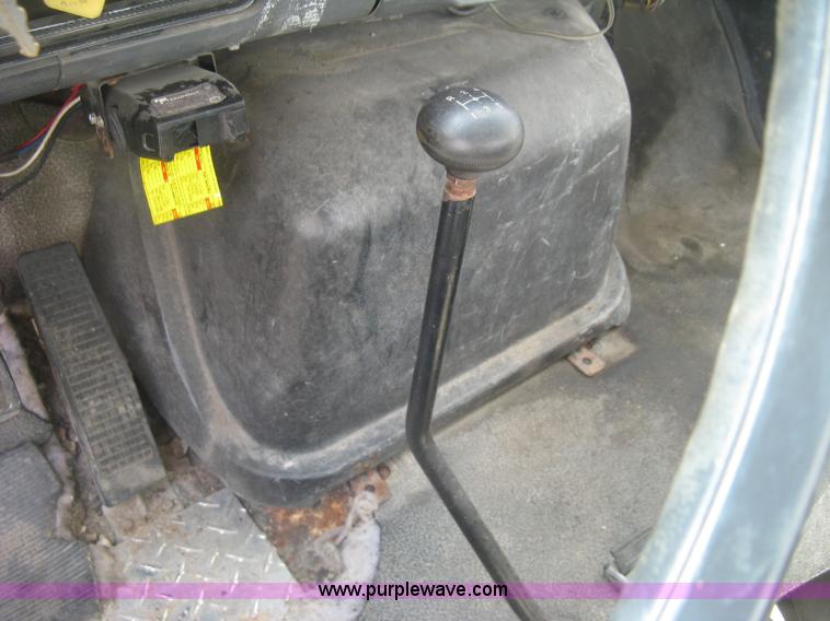 image for item J2755 1989 Ford F700F flatbed truck with crane