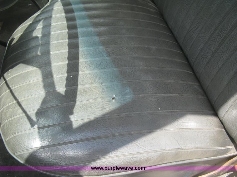 image for item J2755 1989 Ford F700F flatbed truck with crane