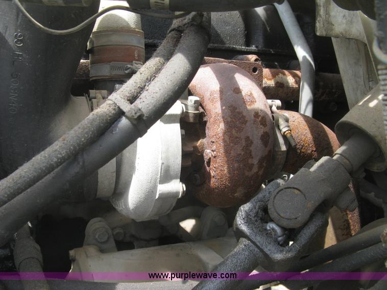 image for item J2755 1989 Ford F700F flatbed truck with crane