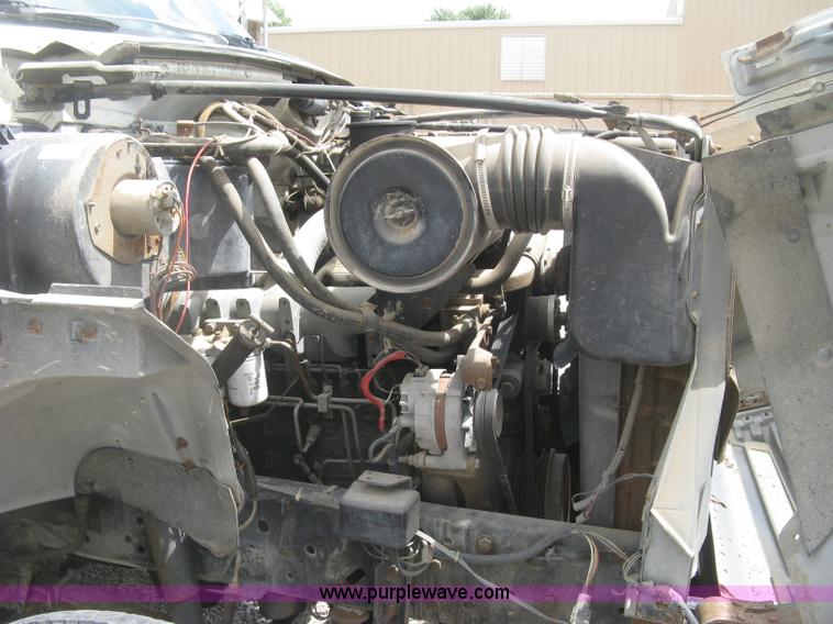 image for item J2755 1989 Ford F700F flatbed truck with crane