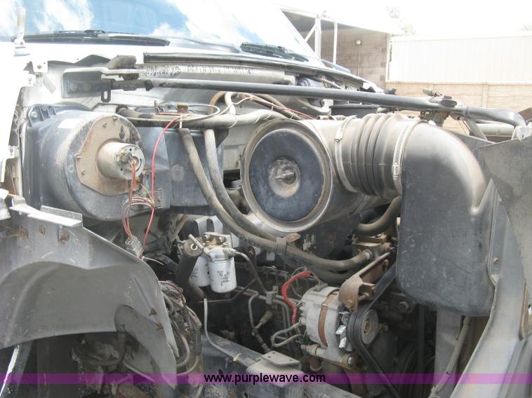 image for item J2755 1989 Ford F700F flatbed truck with crane