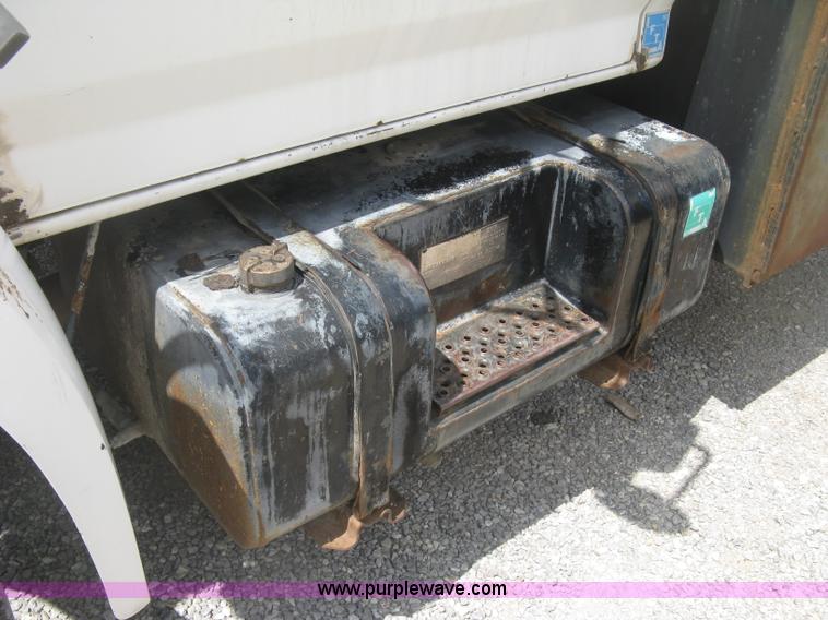 image for item J2755 1989 Ford F700F flatbed truck with crane