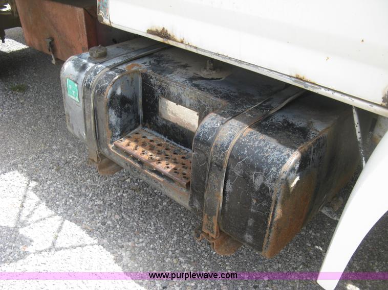 image for item J2755 1989 Ford F700F flatbed truck with crane